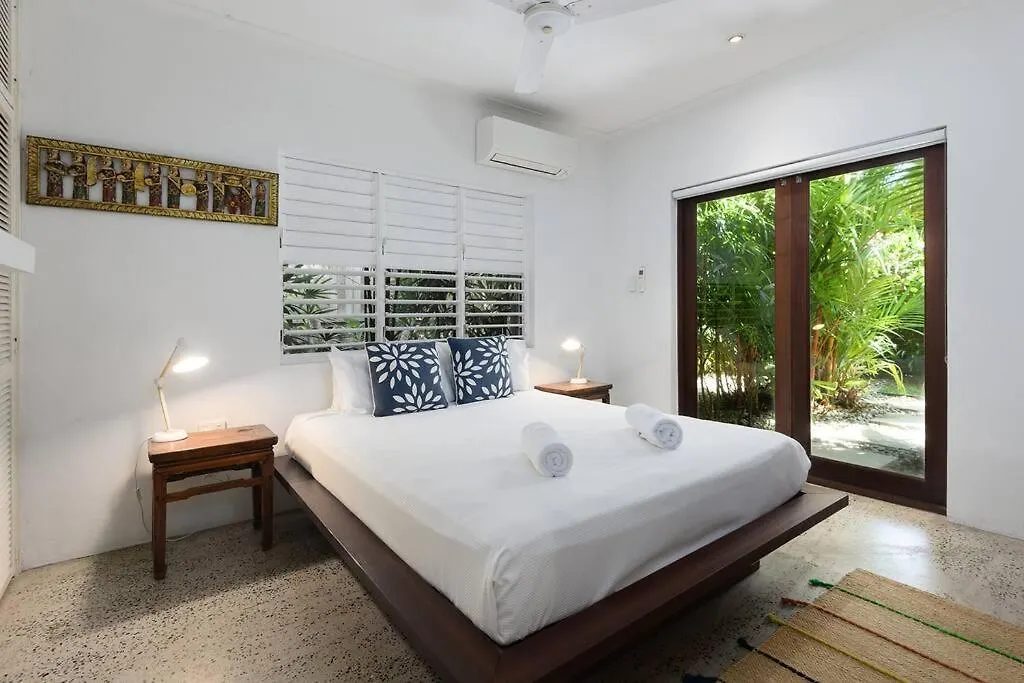 10 Sand Street - 3 Bedroom Beachhouse Port Douglas Villa